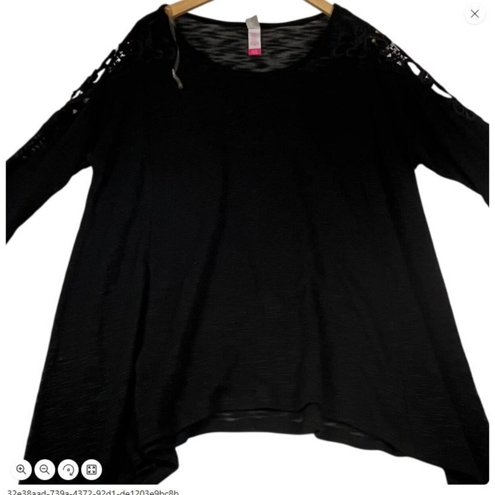 No Boundaries Black Crochet Lace Shoulder Sharkbite Hem Tunic Top XL 15-17